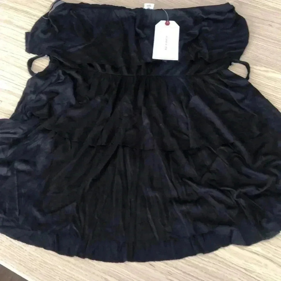 💥🆕Adam Levine Black Soft Ruffled Tube Top M🆕 - Picture 2 of 5